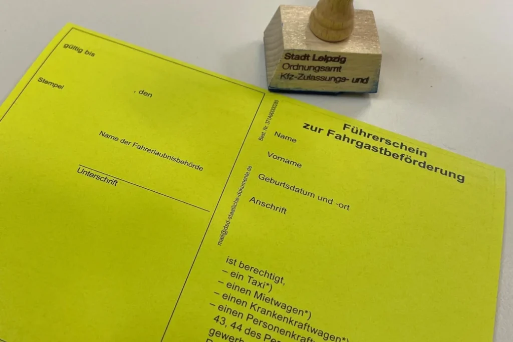 Eine stilisierte Deutschlandkarte mit Markierungen f&uuml;r den F&uuml;hrerschein Umtausch K&ouml;ln, Leipzig, Essen und Duisburg.